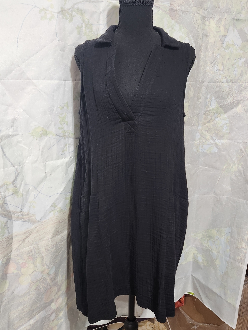 Lou & Grey Black Sleeveless V-Neck Midi Dress